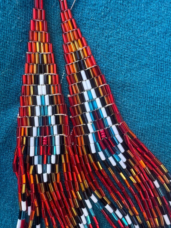 Handbeaded Native American Dangling Earrings - image 4