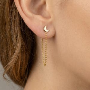 Puede incluir: Un juego de tres tazas de cerámica con un acabado mate moteado. Las tazas son en tonos crema, gris claro y gris oscuro. Cada taza tiene un diseño simple y minimalista.