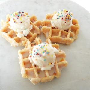 Dessert Waffle Scented Soy Candle Wax Melt, Dessert Candles, Dessert Wax Melts, Dessert Candles, Handmade Soy Candles, Waffle with Ice Cream