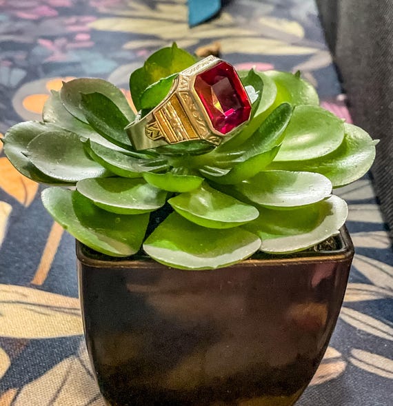 Huge Ruby Solitare Tri Color Golds Statement Ring - image 9