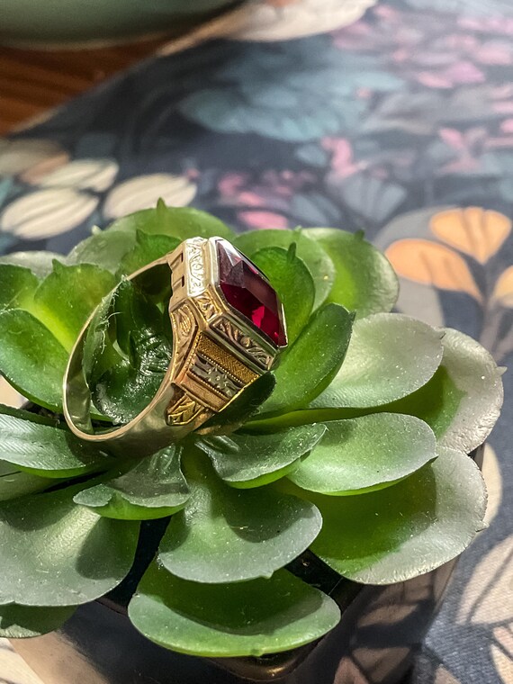 Huge Ruby Solitare Tri Color Golds Statement Ring - image 7