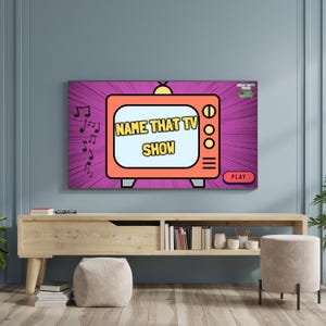 Pu&ograve; includere: Uno sfondo in stile fumetto rosa e viola con uno schermo televisivo rosso e giallo. Lo schermo dice "Name That TV Show" e ha un pulsante di riproduzione.