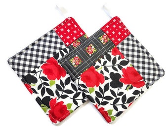 Vintage Modern | Floral Quilted Potholder Set | Kitchen Essentials - Gray Check