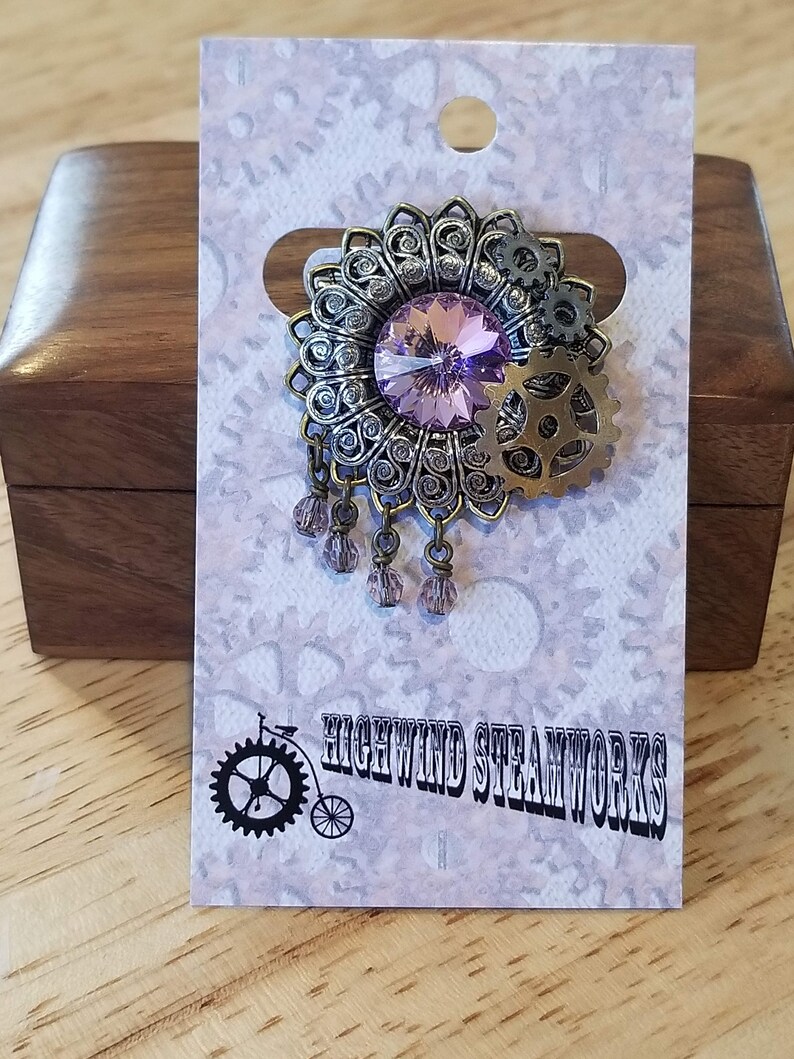 Dropped Gear Brooch or Cravat Pin
