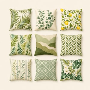 Puede incluir: Nueve cojines decorativos con diversos diseños botánicos. Los cojines presentan patrones de hojas verdes, helechos, limones y motivos florales. La paleta de colores incluye tonos de verde, blanco y amarillo, creando una estética fresca y natural.