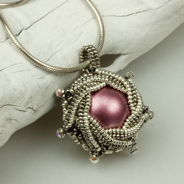 Petit Four (beaded pendant)/ PDF file