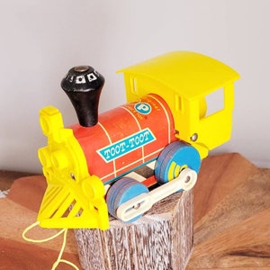 Vintage Fisher Price 1964 Toot - Toot Train Pull Toy #643