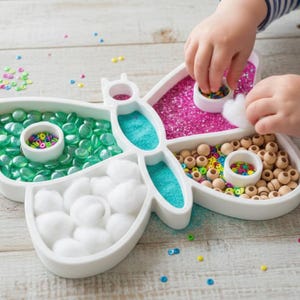 Sensorisk Bricka Fjäril – Montessori sorteringsbricka loose parts för småbarn – 11 fack, finmotorik, sensorisk lek, present