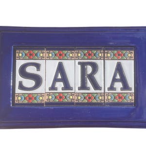 Letrero de cerámica personalizado para casa, azulejos con nombre y número personalizados, placa de dirección para exterior hecha a mano, decoración de pared mediterránea moderna.