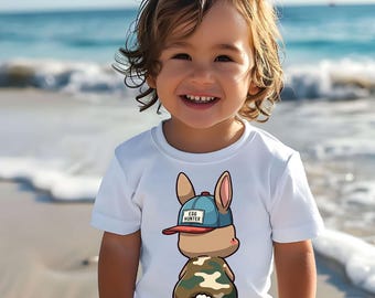 Conejito de Pascua niño PNG - Clipart de conejito cazador de huevos, conejito de camuflaje con sombrero al revés, diseño de conejito de Pascua retro, sublimación de Pascua PNG digital