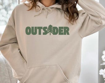 Sudadera Outsider, camiseta de senderismo, vida outsider, sudadera de montaña, camiseta de naturaleza PNG, sudadera para entusiastas de las actividades al aire libre, outsider de moda, PNG
