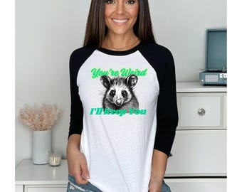 Eres raro, te conservaré SVG PNG, diseño de camiseta de zarigüeya divertida, SVG de zarigüeya divertida, zarigüeya mapache de moda, Svg sarcástico, dichos de animales
