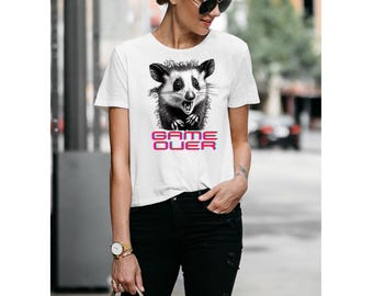 Game Over Opossum PNG / Descarga digital de zarigüeya divertida / Diseño de sublimación de jugador retro / Descarga instantánea para sudaderas y camisetas