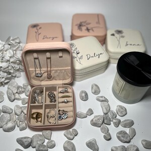 Joyero con nombre personalizado y diseño de rosa: organizador compacto para anillos, pendientes y collares: regalo perfecto para mujeres: regalo para ella