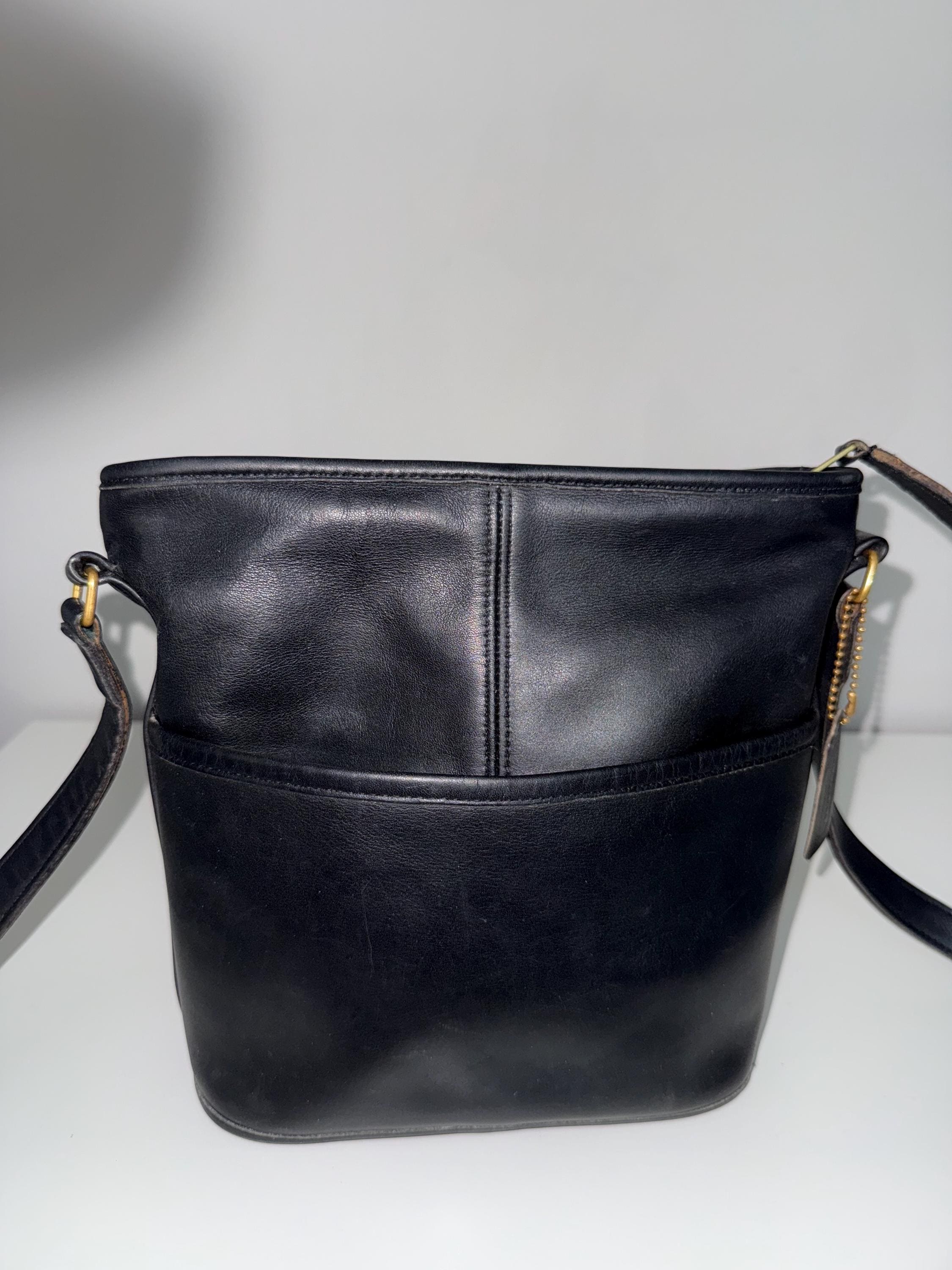 バッグ Vintage Coach Bleecker Bucket Bag Black Coach Bleecker Bucket Handbag – ShopCGX