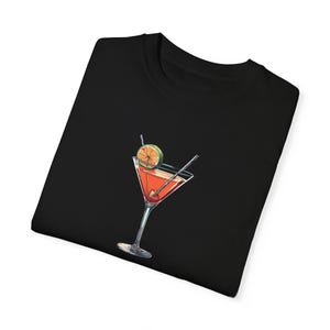 マティーニ カクテル ユニセックス T シャツ、ライム スライス グラフィック T シャツ、サマー ドリンク シャツ、鮮やかなカクテル トップ、ミクソロジー アパレル