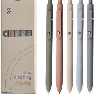 May include: A set of five gel ink pens in muted colors, including green, pink, beige, blue, and gray, with matching pen clips. The pens are displayed next to a beige box with the brand name "Piloting" and Chinese characters.