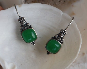 Jewelry Rescue  Green Stone Sterling Latch Back Earring 1 1/8" Long