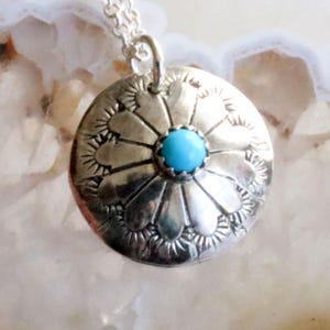 Jewelry Rescue Vintage Sterling Silver Southwest Round Stamped Turquoise Necklace 20mm