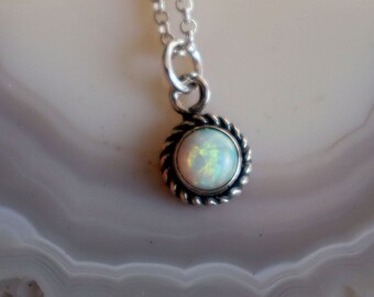 Jewelry Rescue Vintage Sterling Silver Opal Round Pendant 16mm