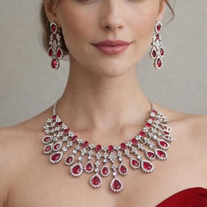 Set robijnrode bruidsketting en oorbellen | CZ diamanten choker