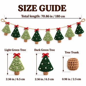 K&ouml;nnte beinhalten: Eine geh&auml;kelte Weihnachtsbaum-Girlande mit einer Gesamtl&auml;nge von 180 cm. Sie besteht aus hell- und dunkelgr&uuml;nen B&auml;umen mit wei&szlig;en Perlen und roten Schleifen. Die einzelnen B&auml;ume sind 6,5 cm hoch und haben 2,5 cm gro&szlig;e braune Baumst&auml;mme.