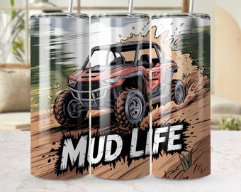 Op de afbeelding: Roestvrijstalen beker met een illustratie van een rood-zwarte offroad-voertuig. De woorden "MUD LIFE" staan in het wit. Het ontwerp toont het voertuig dat door de modder rijdt, met spatten en vuileffecten.