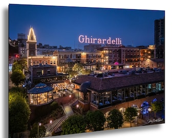 Foto de la Hora Azul de Ghirardelli Square: Monumento histórico de San Francisco Lámina artística