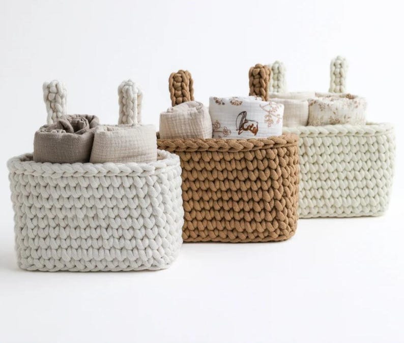 Gebreide opberger voor wieg Kwekerij opbergoplossing Handgemaakte babycaddy Luieraankleedkussen Accessoire Nachtkastje Essentiële houder Ophangmand afbeelding 8