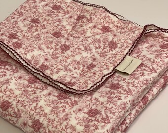 Biologische babydeken mousseline wikkeldoek babykamer katoenen plaid roze toile vintage design roospatroon picotrand groot materiaal beddengoed