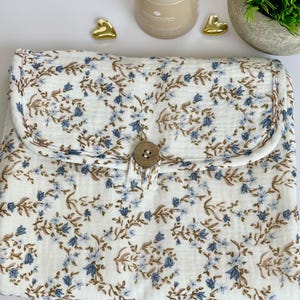 Portable Changing Pad Diaper Mat Baby Changing Station Travel Essential Waterproof Muslin Material Organic Cotton Layer Lightweight Design Vintage Floral Pattern Foldable Structure Compact Storage Diaper Bag Accessory Soft Fabric Surface