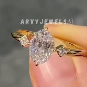 Oval Cut Drei Stein Moissanit Verlobungsring, 14 Karat Gelbgold Einzigartige Prong Set Oval Cut Trilogy Jubiläumsring für Frauen, Versprechensring.