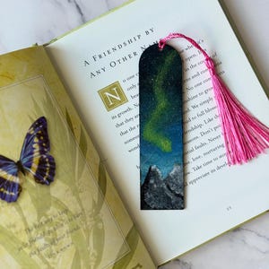 Wooden Bookmark , Book Lover Gifts, Gift for Mom, Book Club Gift, Glow-in-the-Dark Northern Lights, Hand painted unique Bookmark