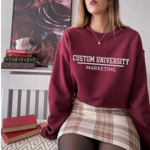 カスタムカレッジ刺繍スウェットシャツ教師、パーソナライズレターバーシティパーカー、100％フェアコットン、S-2XL-PLUS