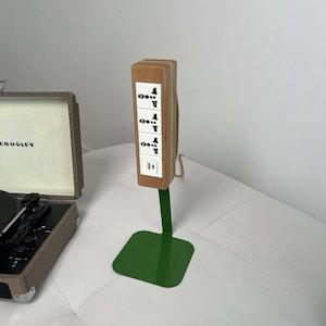Handgefertigte Holz Power Station, USB-C Schreibtischlösung in Esche
