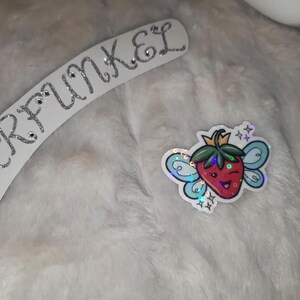 Erdbeerfee mit Krone und Glitzer Sticker