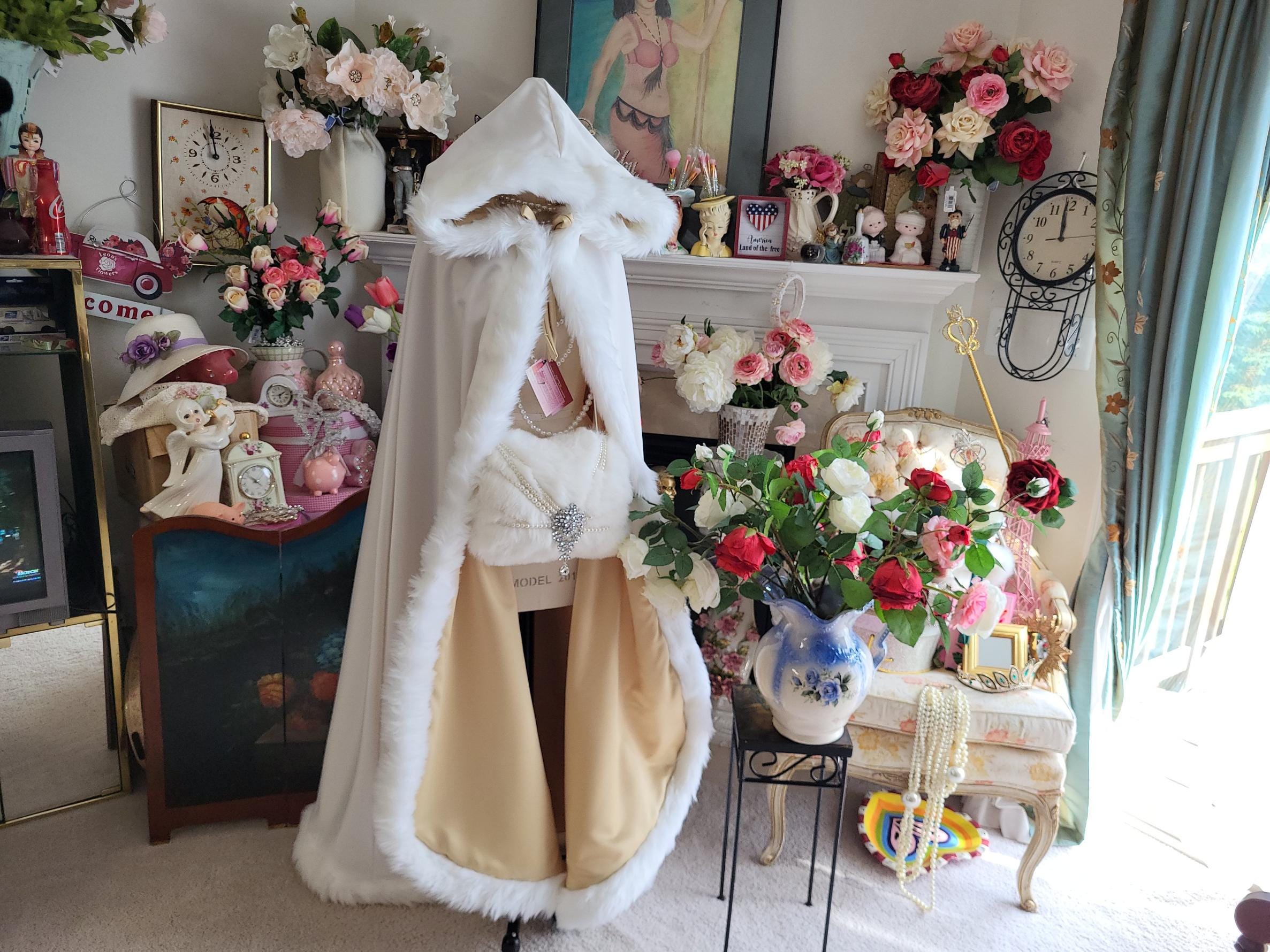 OPEN FRONT CAPE WITH LACE DRIPPING IN DECO