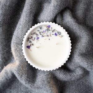 Handmade 9 oz Soy Candle with Dried Lavender Petals | Luxury Scented Candle | Gift for Her | Relaxing Aromatherapy Candle | Home Decor