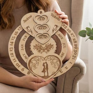 Calendario perpetuo a forma di cuore SVG / Segno di conto alla rovescia per matrimonio / Regali di fidanzamento per coppia / Regalo in legno per il 5° anniversario / Arte murale cinetica / DXF