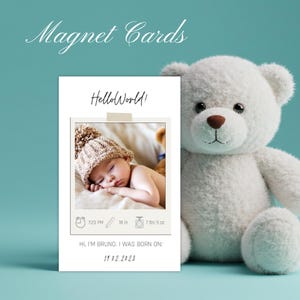 Ímã personalizado para anúncio de nascimento de bebê – Lembrança com foto personalizada e envelope | Presente magnético para recém-nascido em verde-sálvia moderno