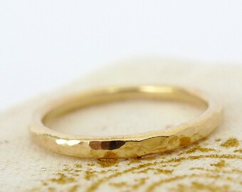 Rustic 14K Yellow Gold Hand Hammered Textured Wedding Band. Personalized Simple Faceted Comfort Gold Ring. Unisex Unpolished 14K Gold Band.