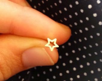 14K Solid Gold Star Stud Earring. Eco Friendly Tiny Stud Unisex SINGLE Outline Star Earring. Recycled 14k Gold 5mm Dainty Open Star.