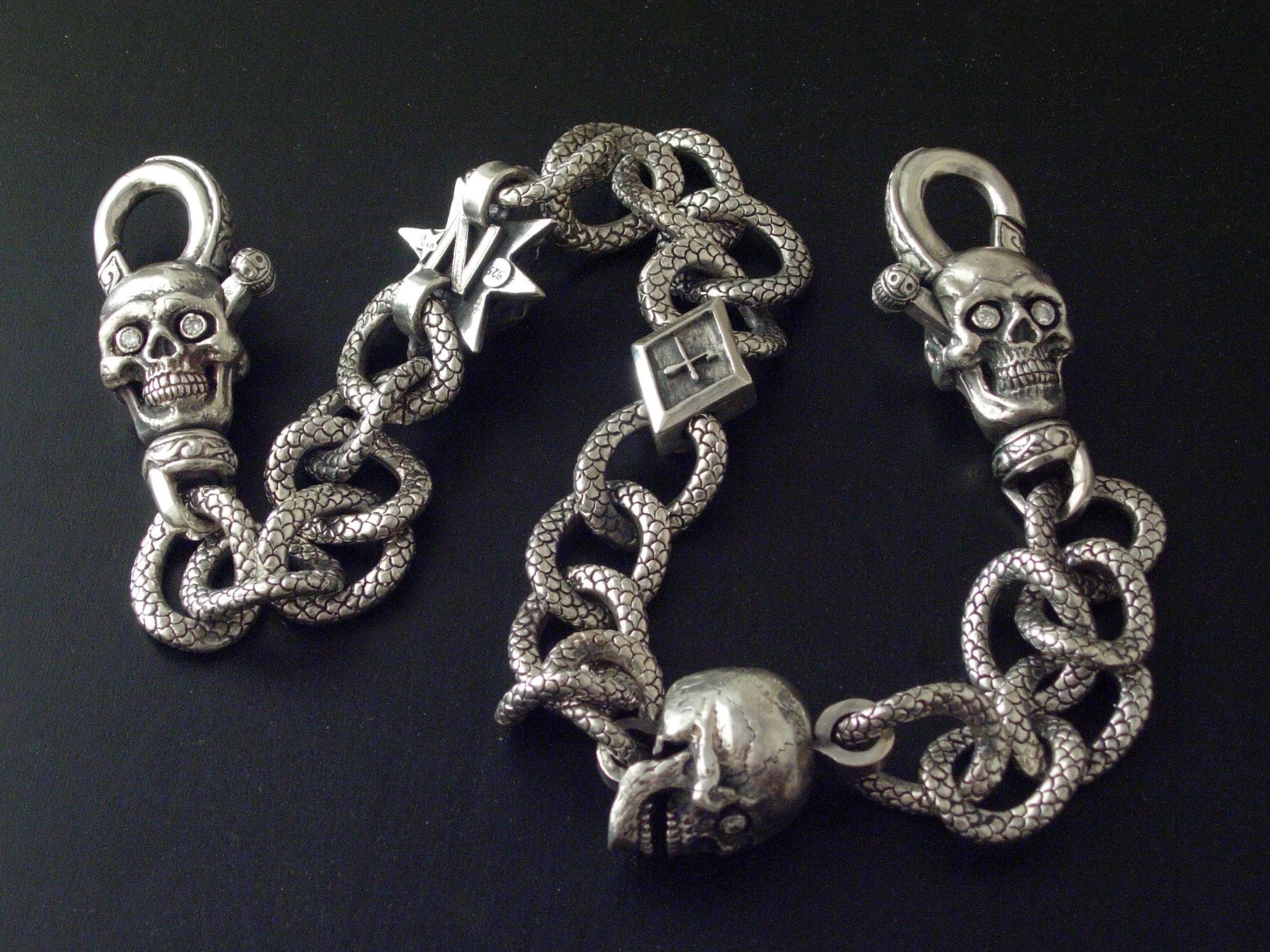 925 Sterling Silver and Skulls With Diamond Eyes Wallet 925 Sterling Silver and Skulls With Diamond Eyes Wallet