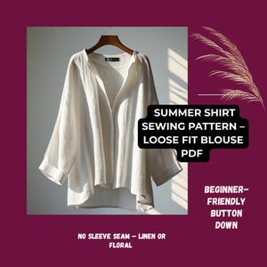 Può includere: Una camicetta bianca, ampia, appesa a una gruccia di legno. La camicia ha uno scollo a V e maniche corte. Il testo sull'immagine recita "SUMMER SHIRT SEWING PATTERN - LOOSE FIT BLOUSE PDF" e "BEGINNER-FRIENDLY BUTTON DOWN".