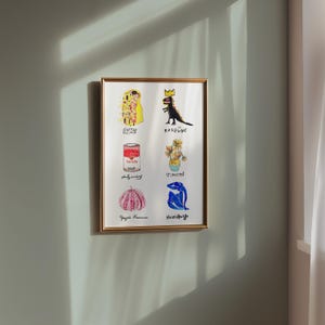 Puede incluir: Un cuadro enmarcado con ilustraciones coloridas de artistas famosos y sus obras. El cuadro incluye im&aacute;genes de un dinosaurio con corona, una lata de sopa de tomate y una calabaza rosa. El marco es dorado.