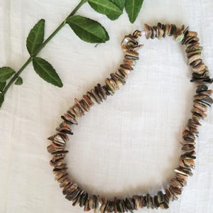 SURFER STYLE •  TRu VTG Thick Cut Chipped Natural Abalone Shell Choker, Grunge