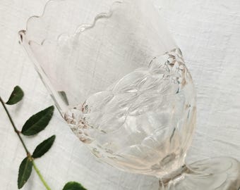 COQUETTE CORE • AnTQ 1880s Scalloped, EAPG, Löffel oder Sellerievase, Gothic Home, Regency Vibes, viktorianisches Dekor