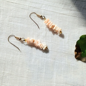 COASTAL GRANDMOTHER • VTG Boho Chic stacked shell earrings, Coastal Cowgirl