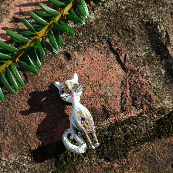 VTG Mid-century enamel Siamese cat brooch, kitsch core vibes, cat lady, MCM style, eclectic grandpa core, granny style