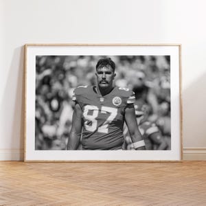 Travis Kelce Poster, Kansas City Chiefs Druck, Super Bowl, NFL Superstar, Football Fan Geschenk, Sport Decor, Teen Zimmer Dekor, Fotografie Drucke